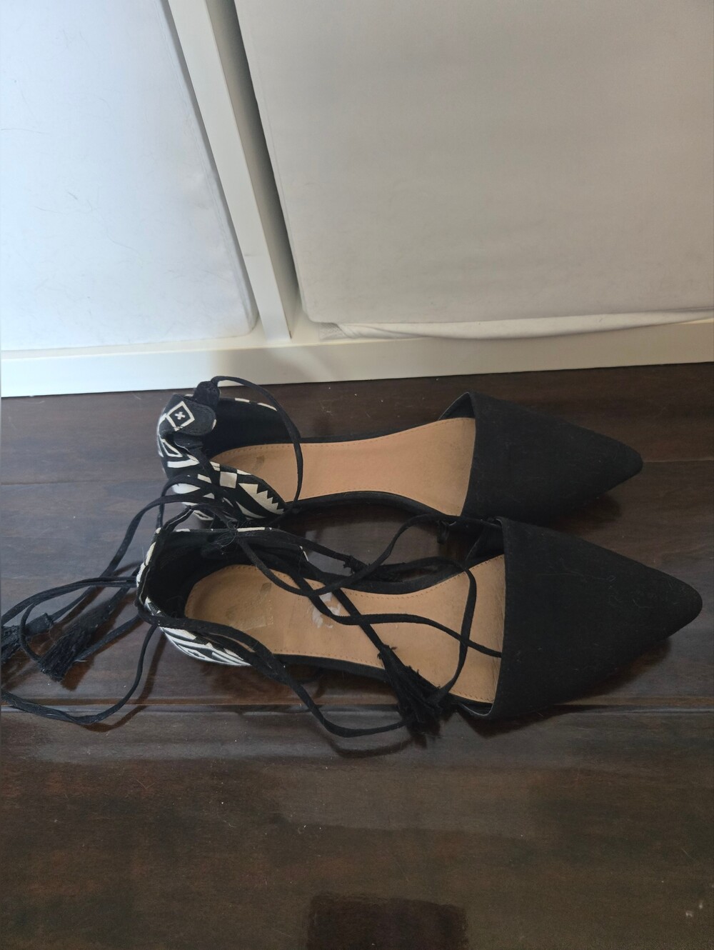 Report Black Pointed Lace-Up Flats with Black & White Aztec Heel Size 8